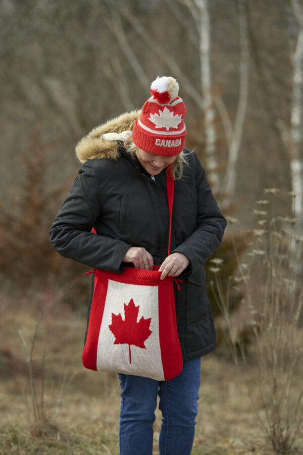 Shoulder Carrying handbag with our Beautiful Canada Flag - Image 5